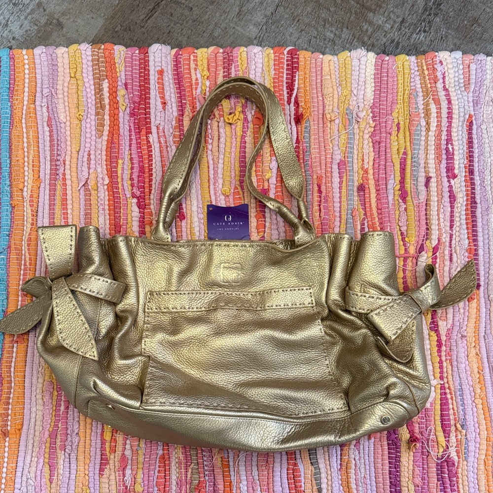 Elegant Gold Leather Shoulder Bag